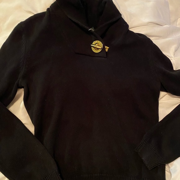 Black classic Ralph Lauren sweater. Gold rl button - Picture 2 of 8